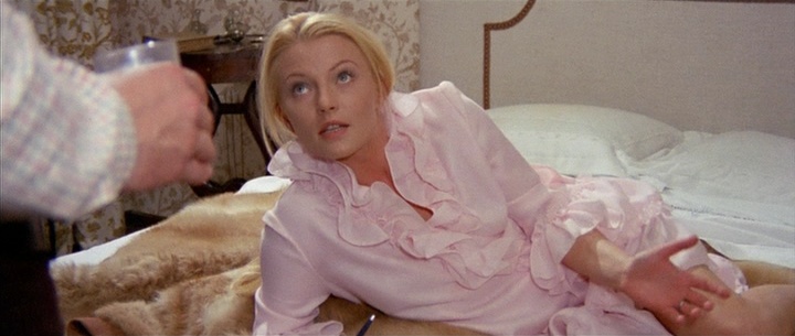 IIF Home Video / 01 Distribution (frame 110356)
