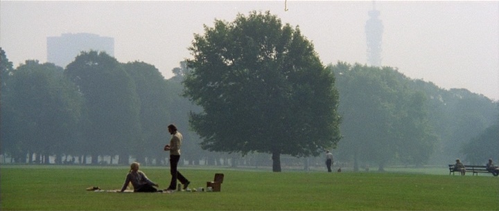 IIF Home Video / 01 Distribution (frame 122234)