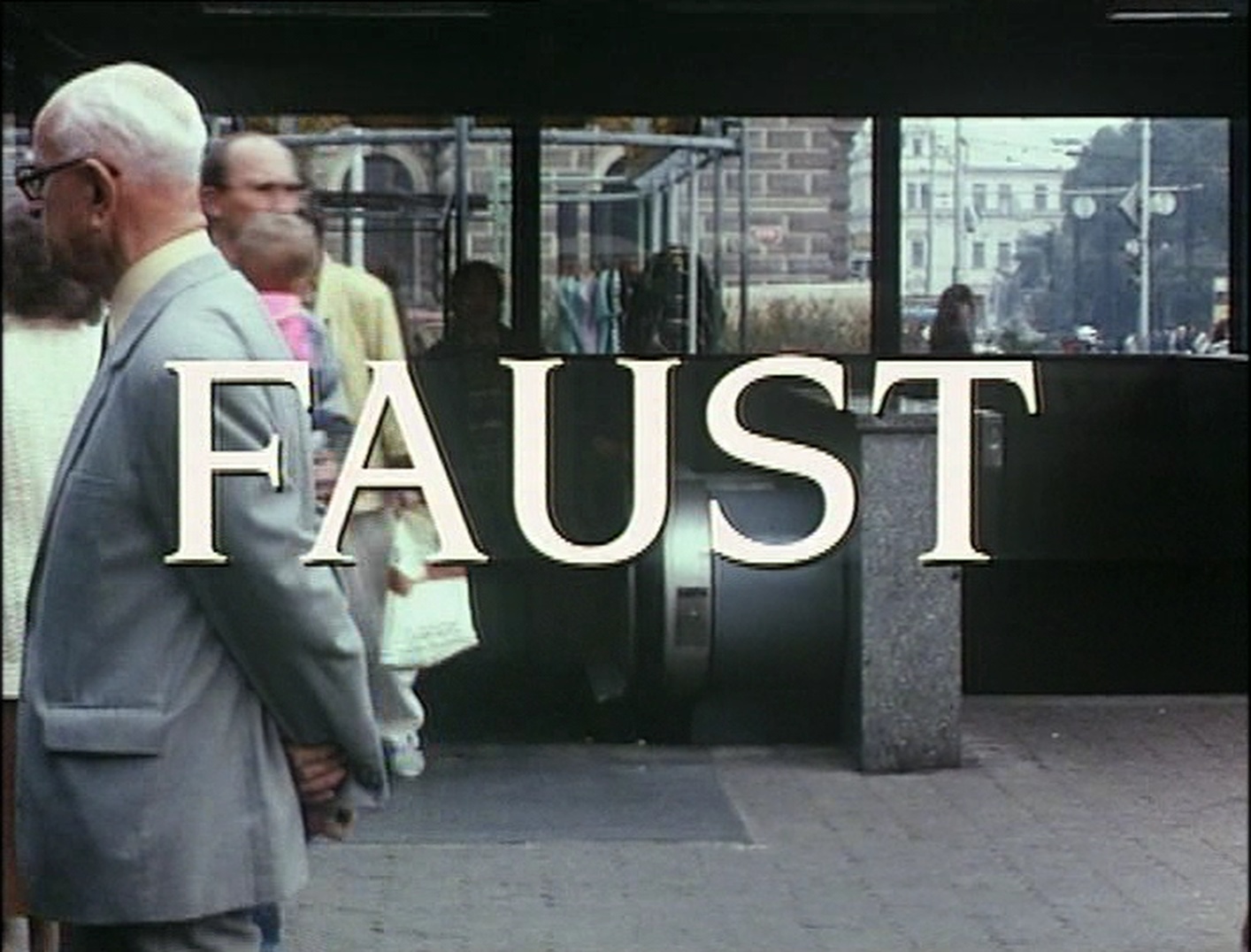 Track Media / Llamentol (frame 594)