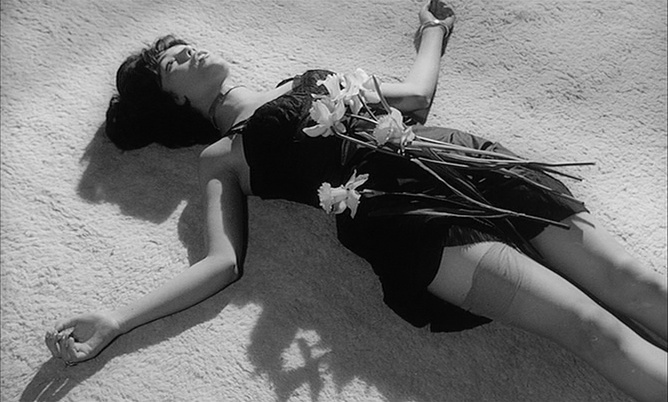 Universum Film (frame 2453)