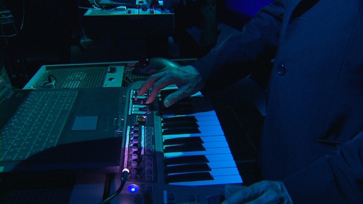EMI / Kling Klang Video (frame 91368)